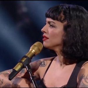 [Crónica Digital] Chile ovaciona de pie a Mon Laferte: nuestra Piaf de la Gómez Carreño