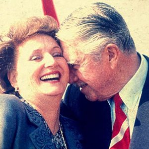 [Columna] El día que resolvimos acabar con el negocio de Lucía Hiriart de Pinochet