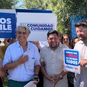 Marco Enríquez-Ominami entrega cámaras de vigilancia a vecinos de la comuna de El Bosque