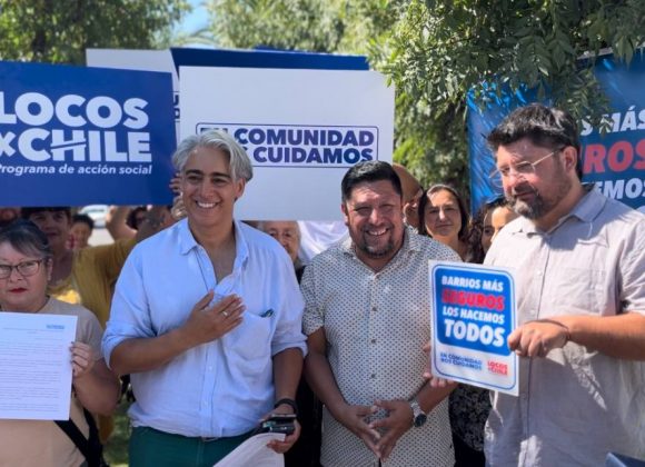 Marco Enríquez-Ominami entrega cámaras de vigilancia a vecinos de la comuna de El Bosque